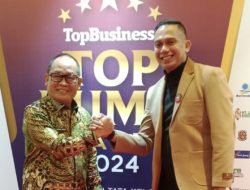 Pj Bupati Konawe dan PD. BPR Bahteramas Konawe Diganjar TOP BUMD Awards 2024