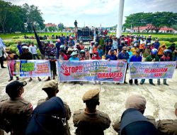 247 Hektar Lahan Dirampas, Warga Transmigrasi Tawamelewe Gelar Unjuk Rasa di Kantor Bupati Konawe