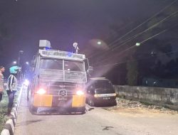 Kendaraan Taktis Polres Konawe Bantu Kendalikan Kebakaran di Pasar Asinua