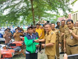 Pemkab Konawe Bagikan Hand Traktor ke Sejumlah Kelompok Tani