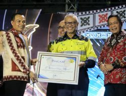 PT SCM di Ganjar Penghargaan di HUT Konawe ke-66