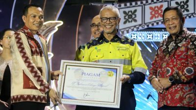 PT SCM di Ganjar Penghargaan di HUT Konawe ke-66