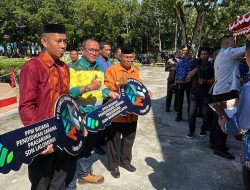 Momen Hardiknas, PT SCM Salurkan Bantuan Pendidikan di Lingkar Tambang Routa
