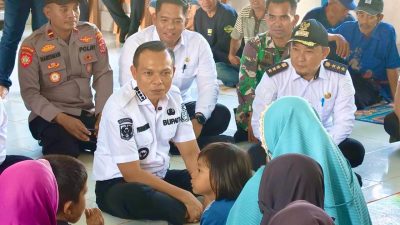 Bupati Konawe salurkan bantuan bagi warga terdampak banjir di Wonggeduku