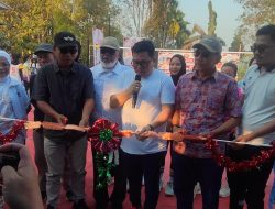 H. Amir Resmikan Lapangan Voli PRI di Tongauna Konawe